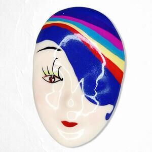 6536. Creepy Plastic Vintage Ladyface Brooch